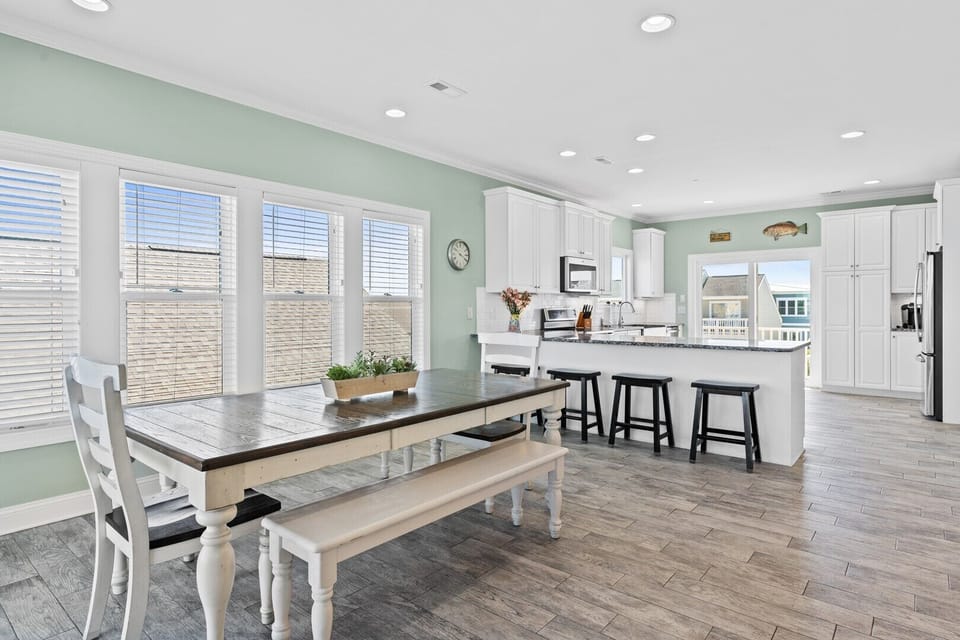 409 17th Dining Area