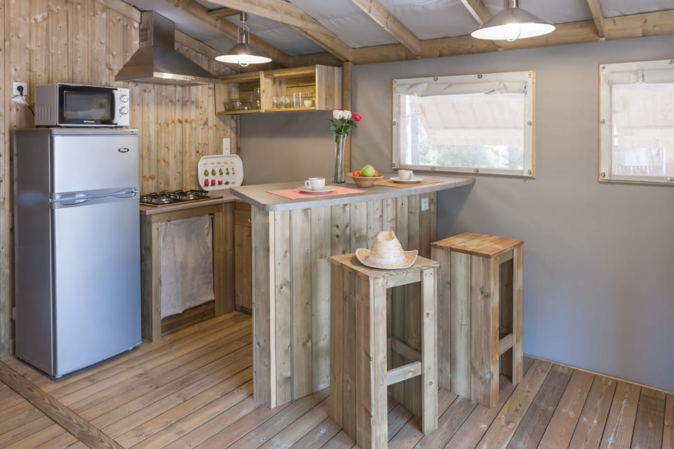 Comfort Cottage | Private kitchen | Coffee/tea maker, highchair