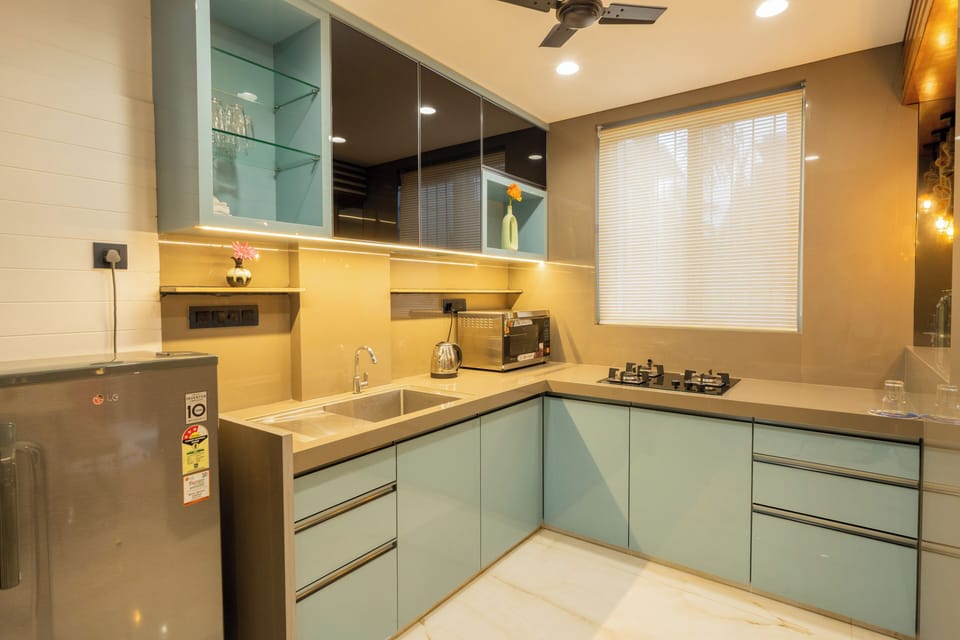 Family Room, Balcony, City View | Private kitchenette