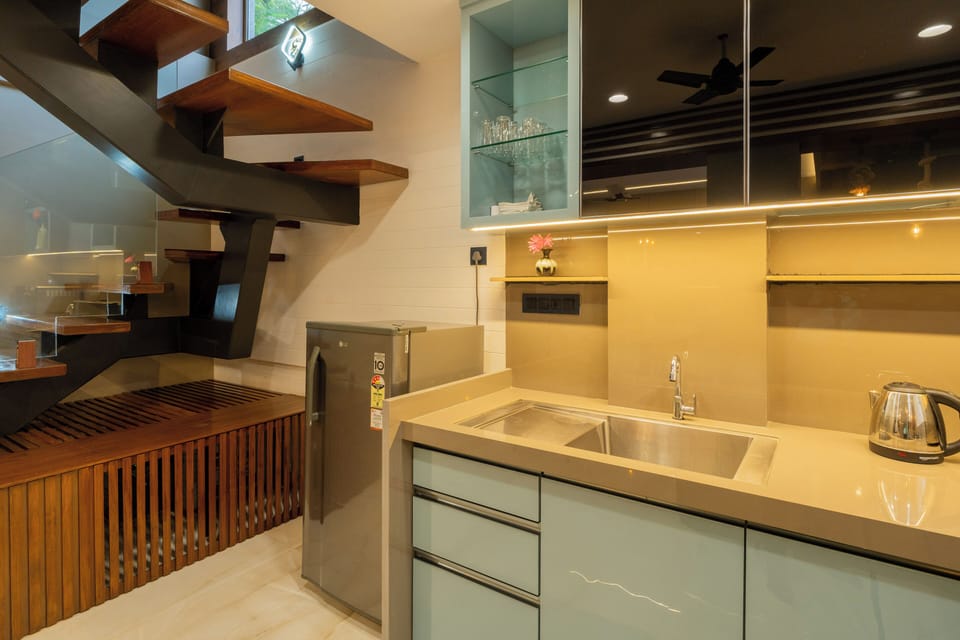 Family Room, Balcony, City View | Private kitchenette