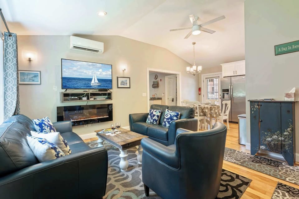 House, Multiple Beds, Patio, Garden View (Tranquil Tides) | Living area | 42-inch flat-screen TV with digital channels, fireplace