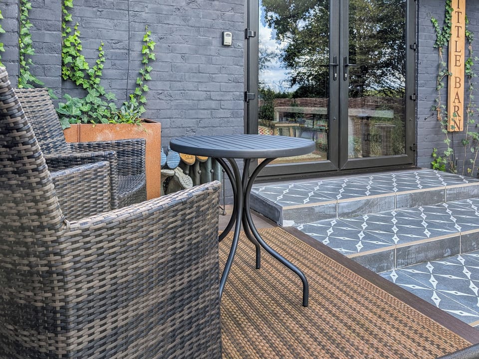 Sitting-out-area | Little Barn, Great Cheverell