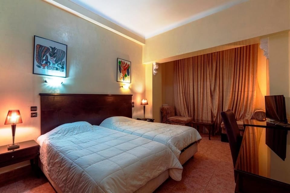 Classic Double or Twin Room | Minibar, in-room safe, desk, blackout drapes
