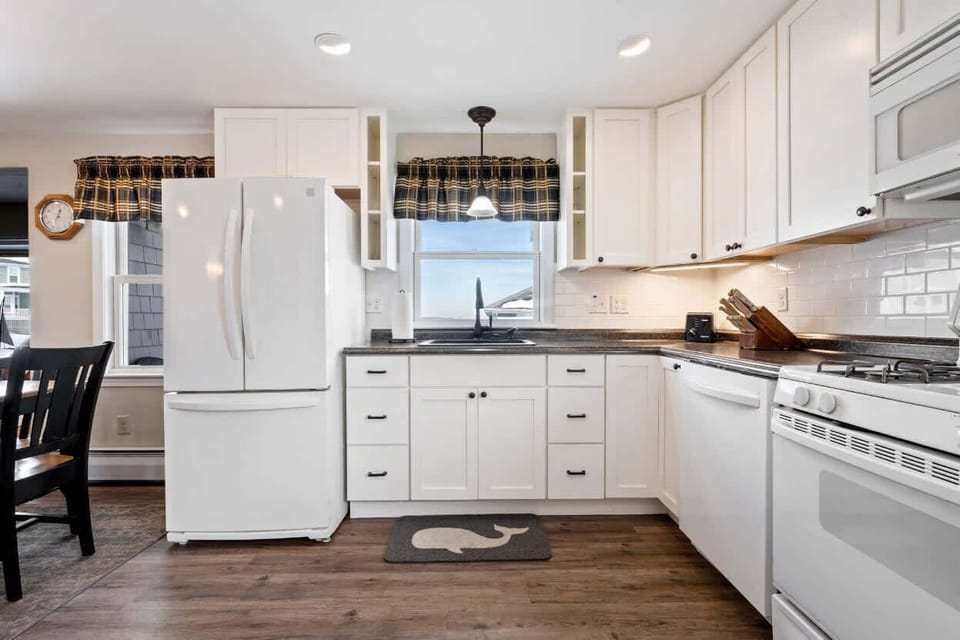 House, Multiple Beds, Patio, Ocean View (Wright by the Sea) | Private kitchen | Coffee/tea maker, fridge, microwave, oven