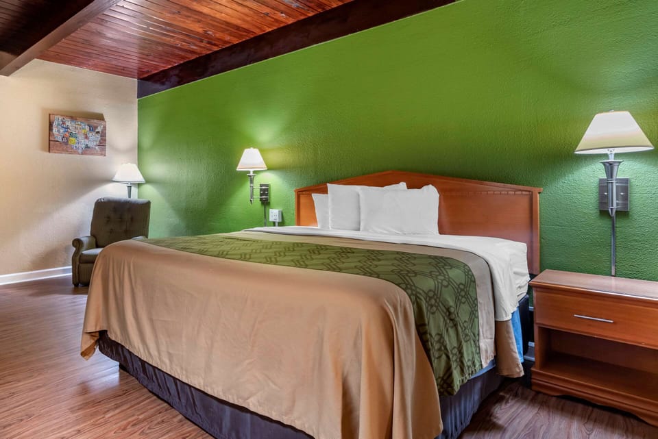 Desk, blackout drapes, free WiFi, bed sheets