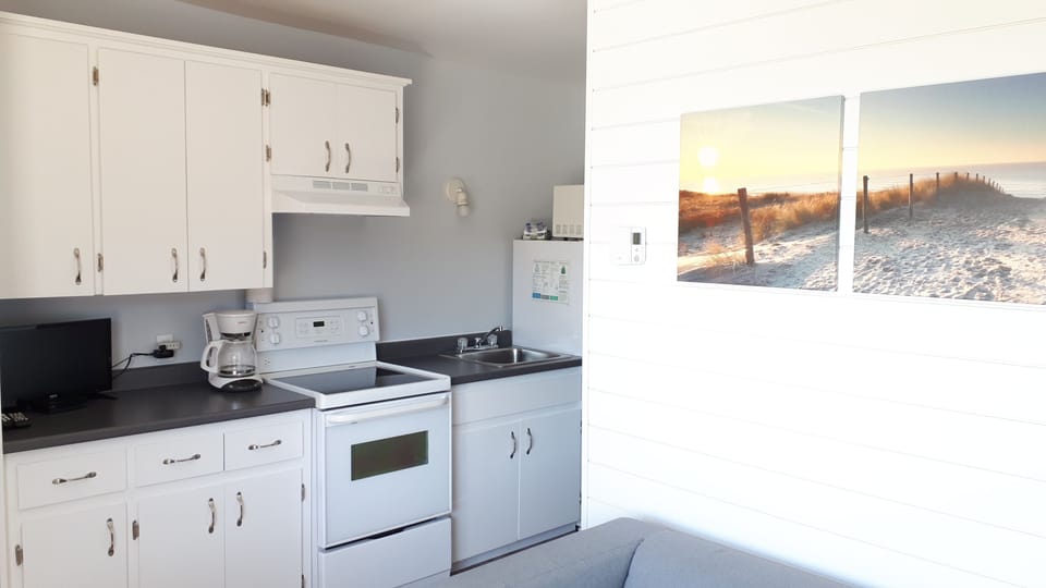 Standard Double Suite W/Kitchen Motel | Premium bedding, memory foam beds, blackout drapes, free WiFi