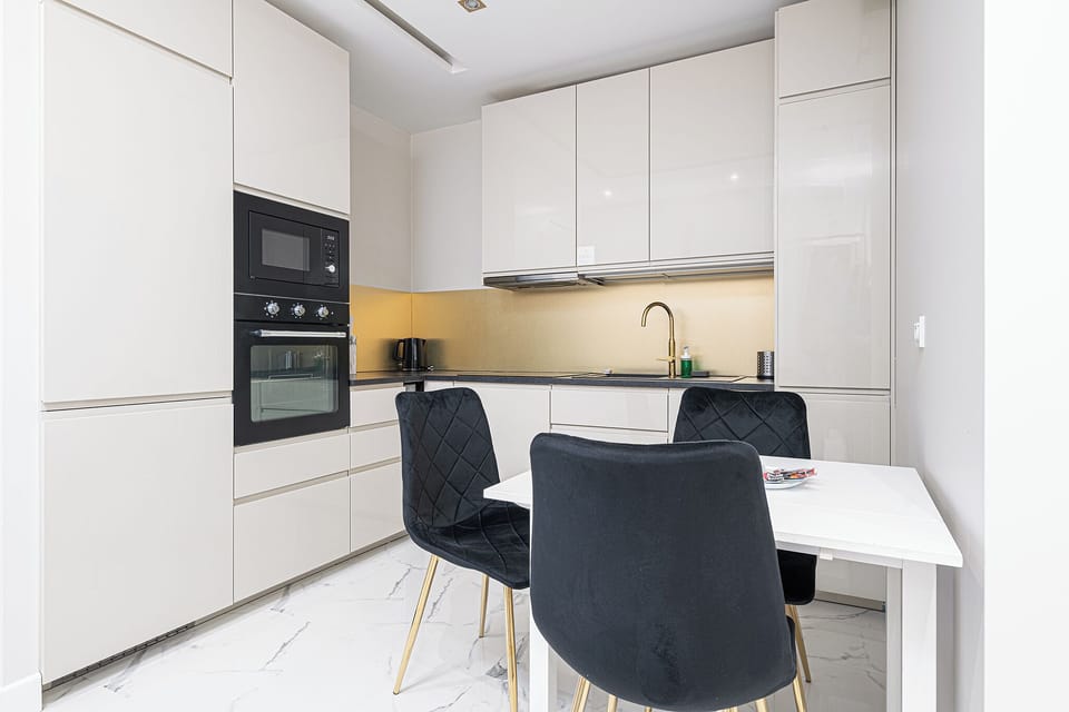Apartment, Balcony, City View | Private kitchen | Electric kettle