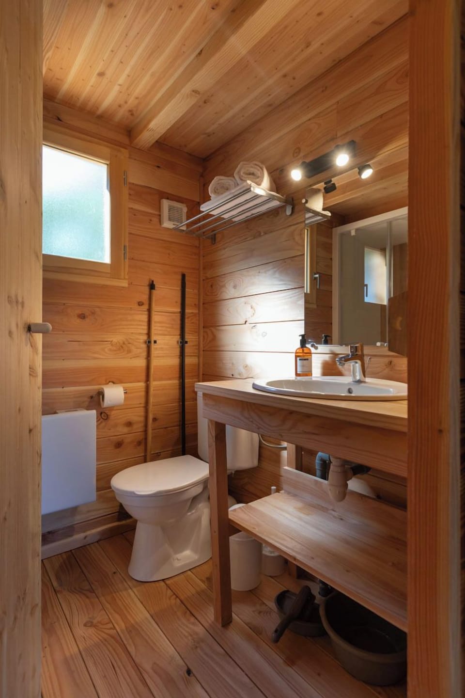 Cabin | Bathroom