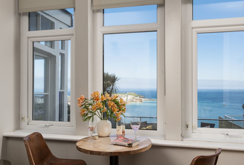 Zareba, St Ives: Relax and unwind with the stunning views