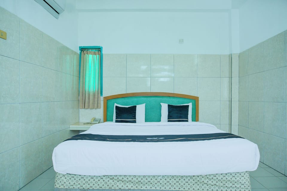 Standard Suite | Premium bedding, desk, WiFi (free), bed sheets