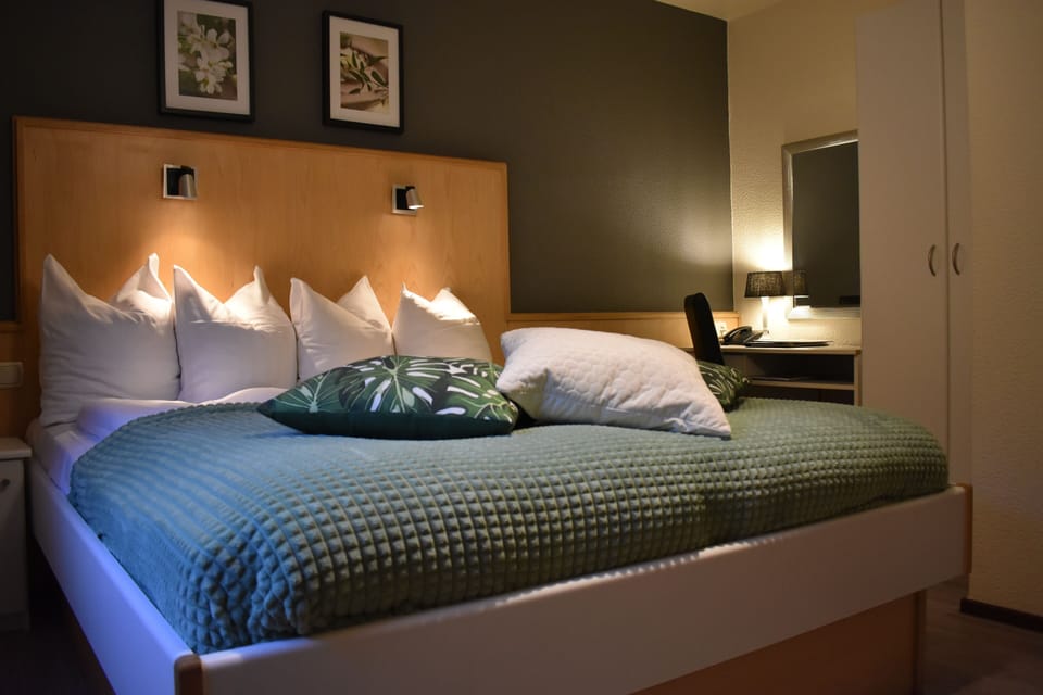 Classic Double or Twin Room | In-room safe, desk, blackout drapes, iron/ironing board (on request)
