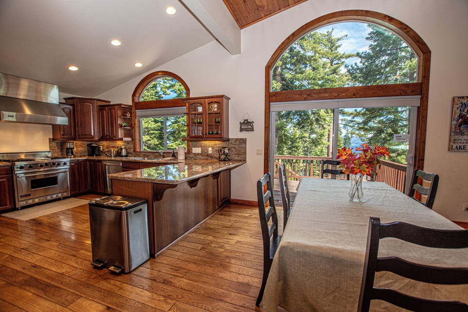 Tahoe Haven - Dining Area and Kitchen