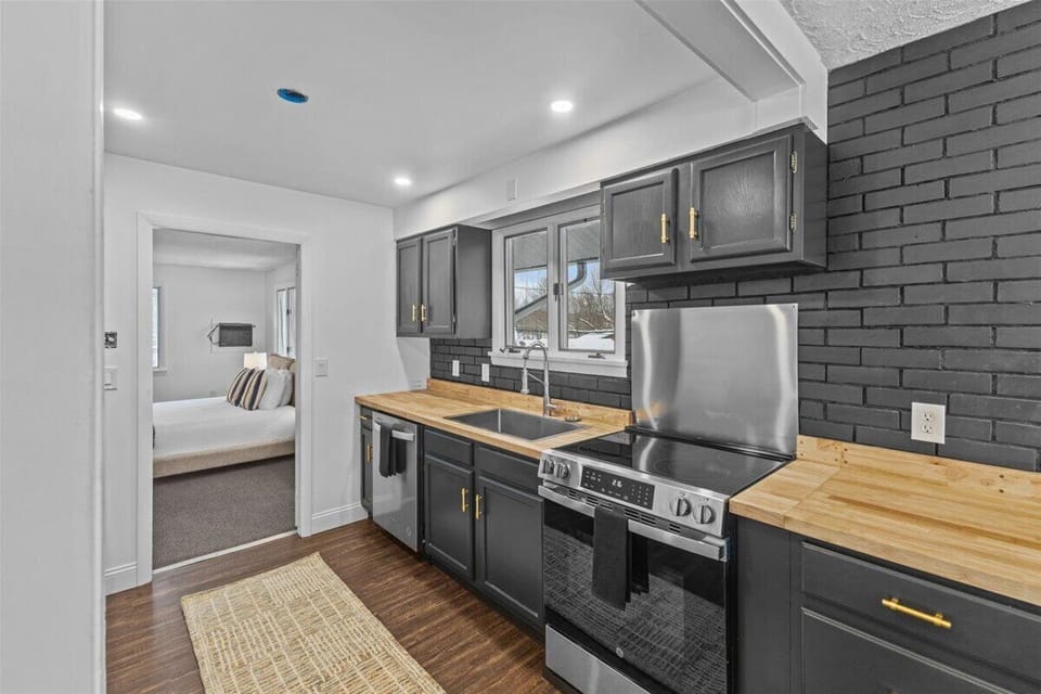 Mountain View Apartment: Minutes to Skiing, Food! (4721)