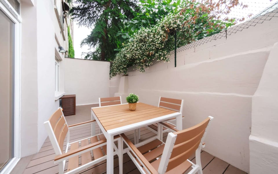 Apartment | Outdoor dining