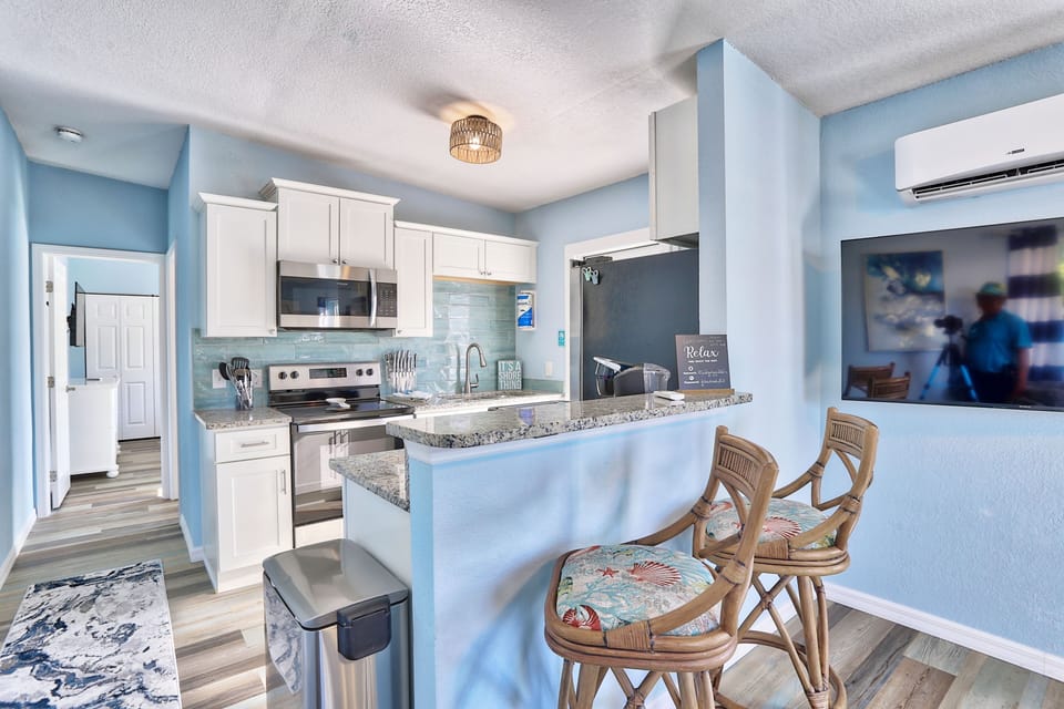 Shore Thing - Kitchen with Bar Seating