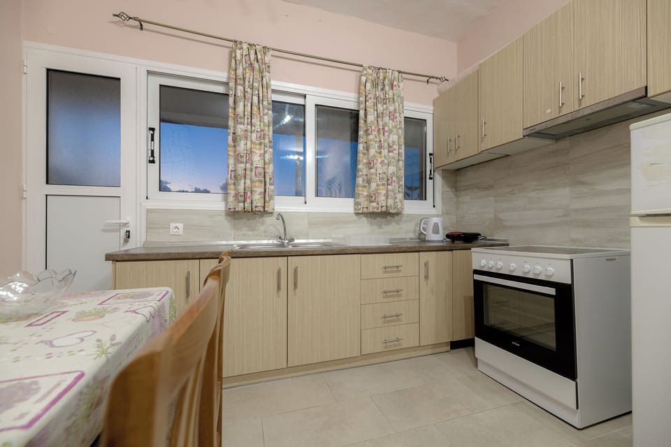 Apartment, 2 Bedrooms | Private kitchen | Electric kettle, toaster, cookware/dishes/utensils