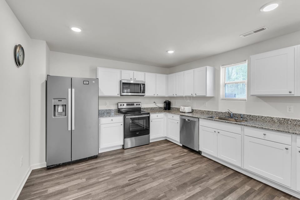 House, 5 Bedrooms | Private kitchen | Fridge, oven, coffee/tea maker, electric kettle