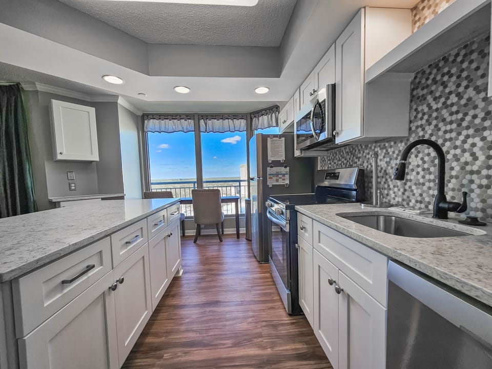 Condo, 4 Bedrooms | Private kitchen | Coffee/tea maker, fridge, oven, toaster