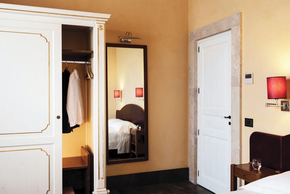 In-room safe, desk, laptop workspace, free WiFi