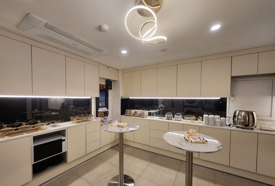 Free daily self-serve breakfast