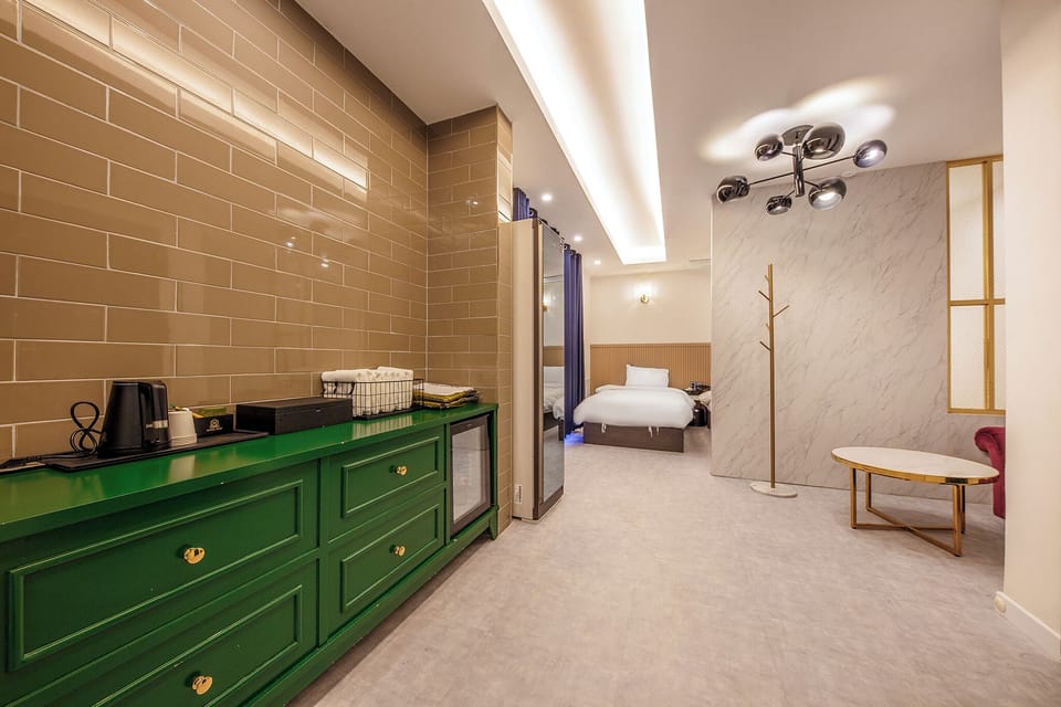 Superior Twin Room, City View | Desk, laptop workspace, free WiFi