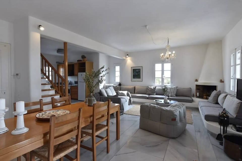 Family Apartment, Sea View, Beachfront | Living area | 40-inch TV with cable channels, fireplace