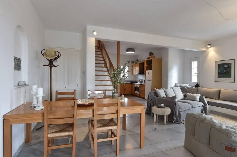 Family Apartment, Sea View, Beachfront | In-room dining
