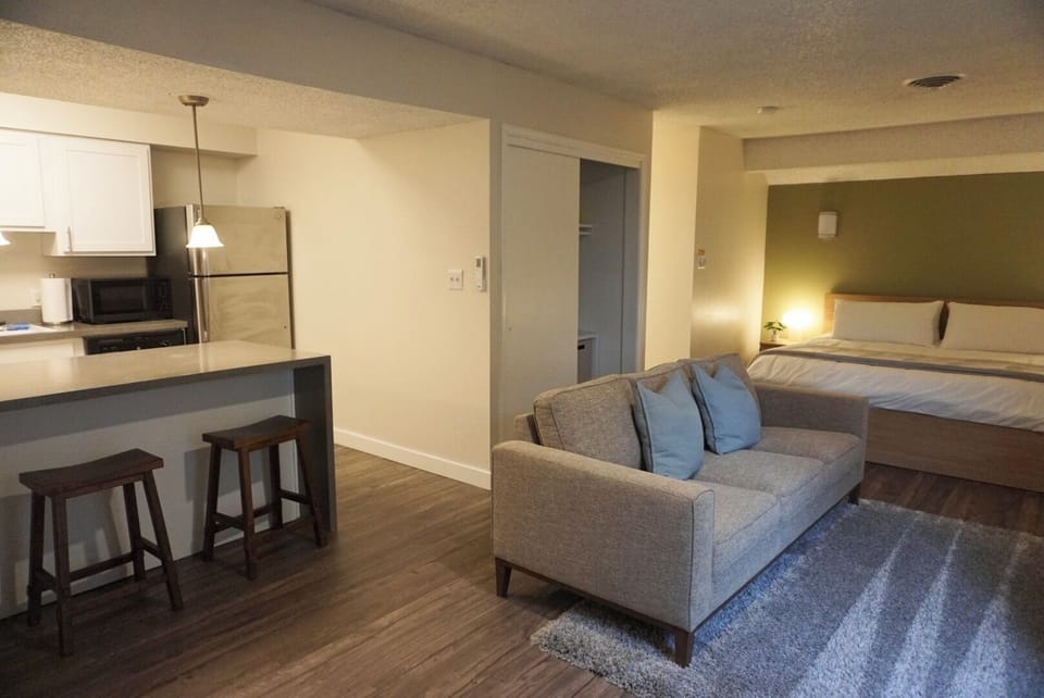 Spacious studio w/ additional storage