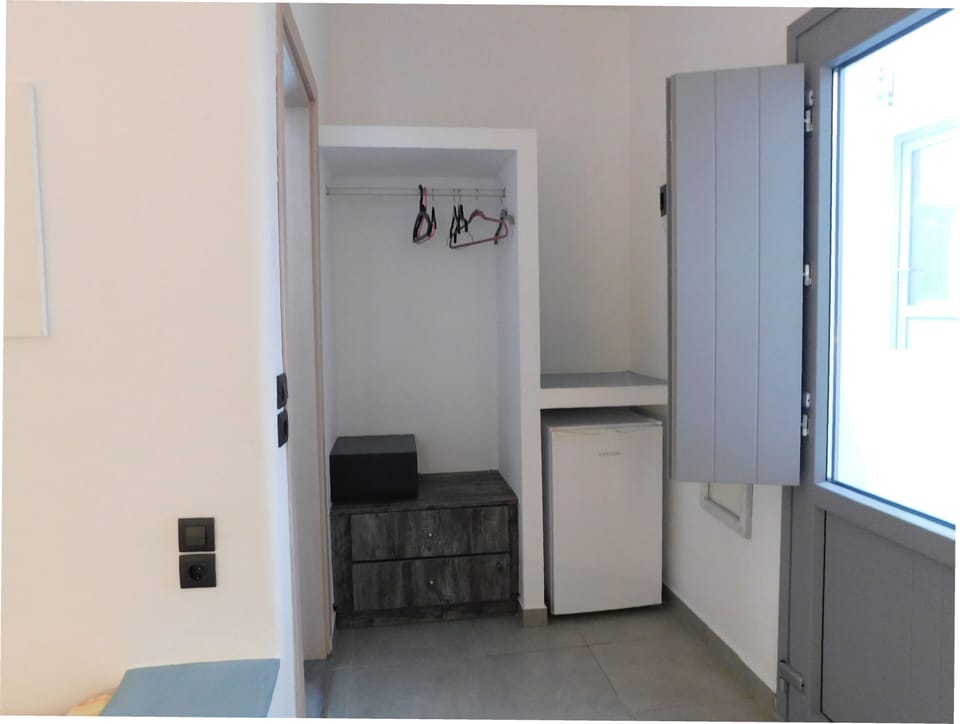 Classic Quadruple Room | In-room safe, free WiFi, bed sheets