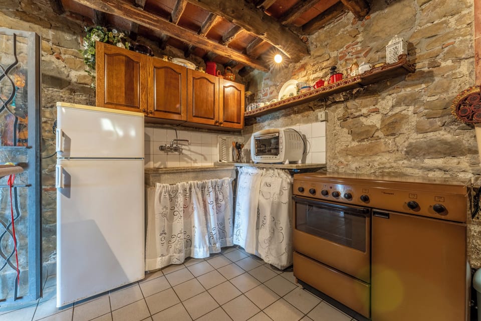House, Patio, Courtyard View | Private kitchen | Oven, stovetop, espresso maker, cookware/dishes/utensils