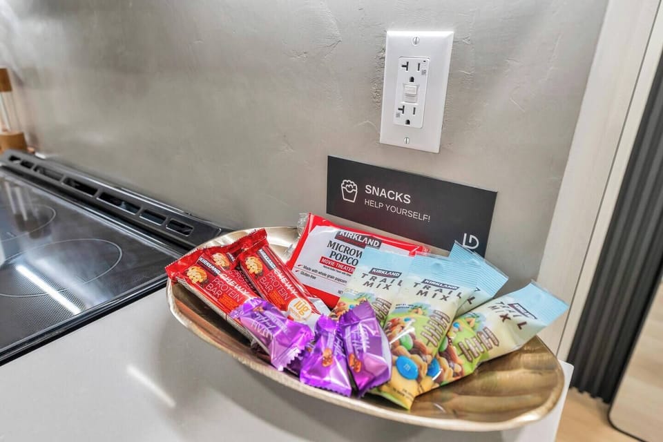 Complementary snacks