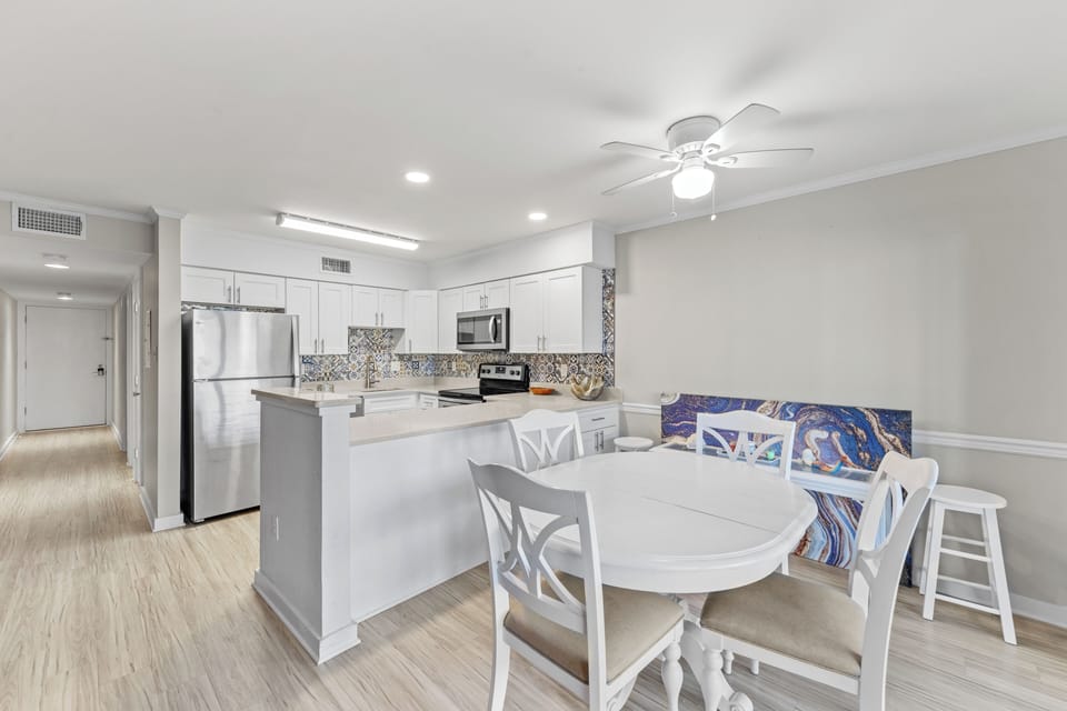 Plenty of space to make mealtime an Ocean Breeze