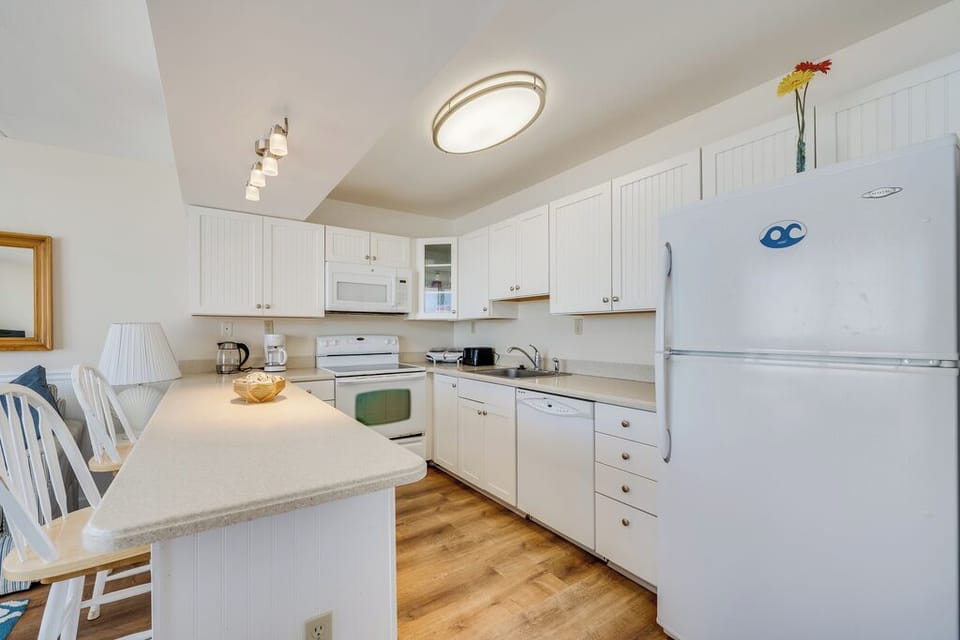 The Well-Stocked Kitchen will make mealtime an Ocean Breeze.