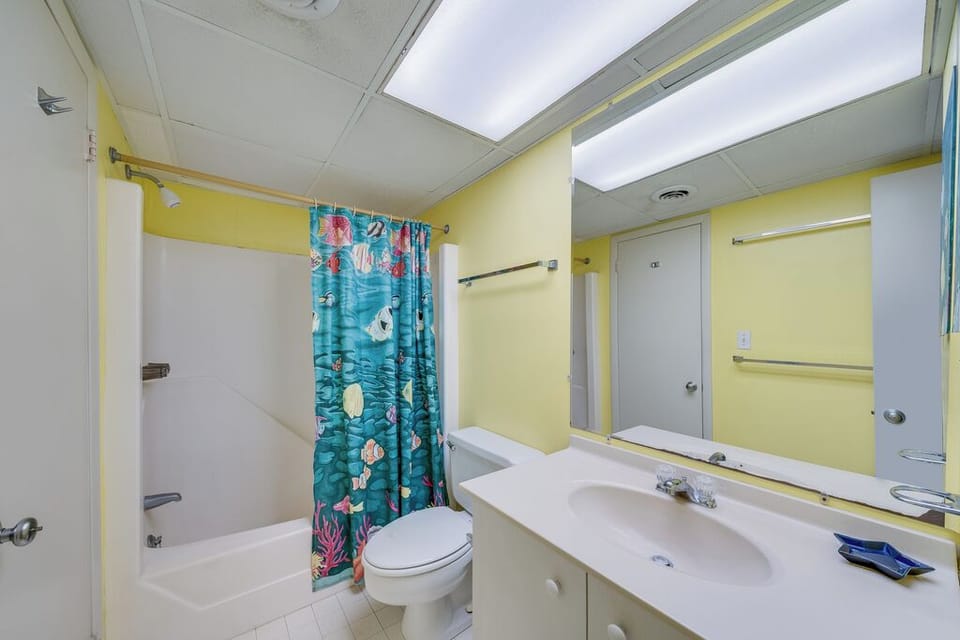 Full Bathroom with Shower/Tub Combo.