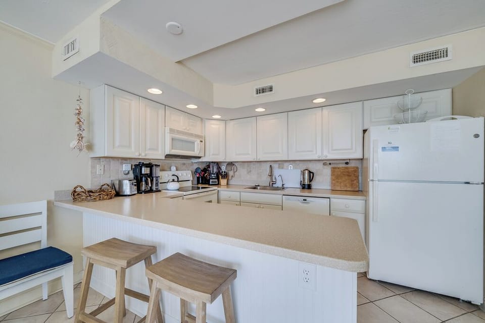 Grab a quick bite to eat at the Breakfast Bar before hitting the beach!
