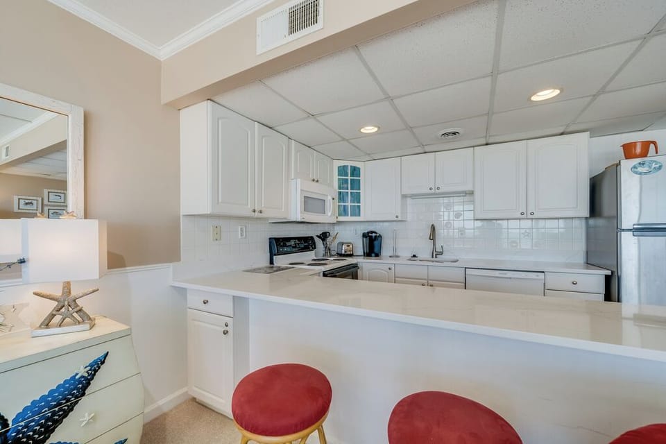 Before heading to the beach, grab a quick bite to eat at the Breakfast Bar!