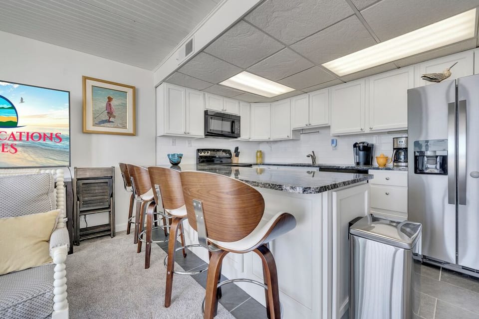 Grab a quick bite at the Breakfast Bar before hitting the Beach!