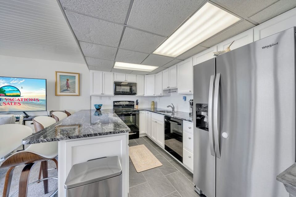 The Chef in your family will adore the wide open, Fully Equipped Kitchen!
