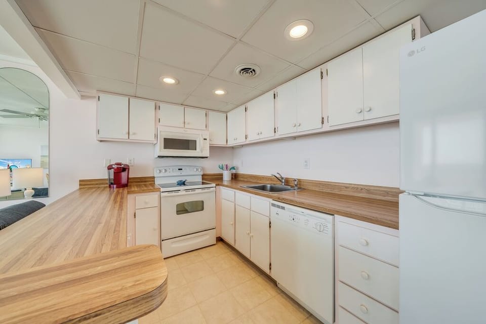 Cook up some great meals, all while taking in the spectacular views!