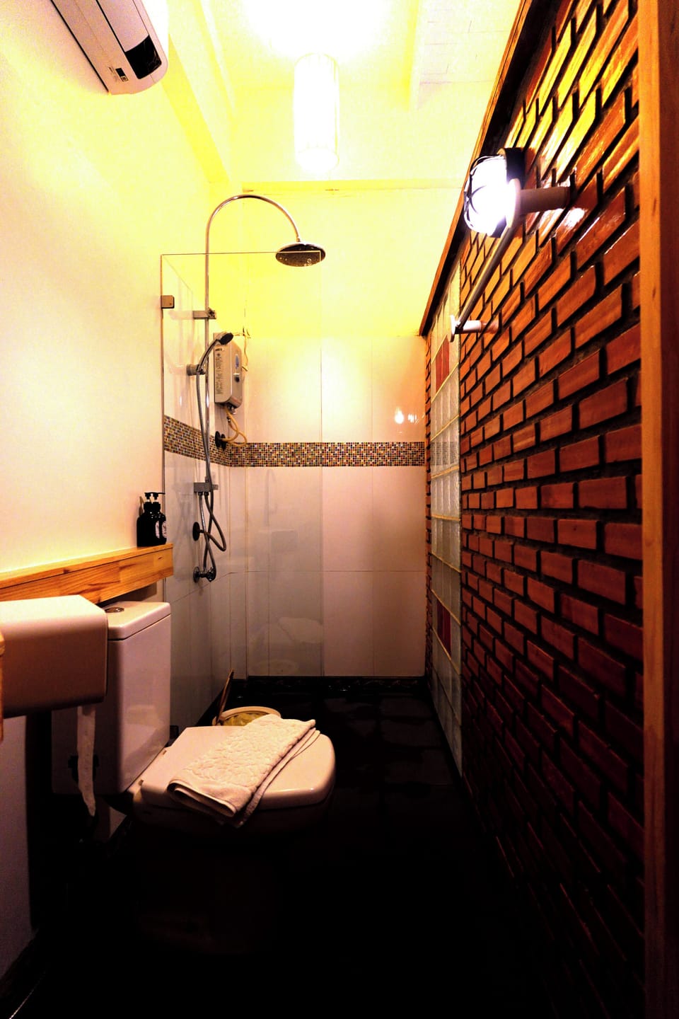 Superior Double Room | Bathroom | Shower, hair dryer, towels, soap