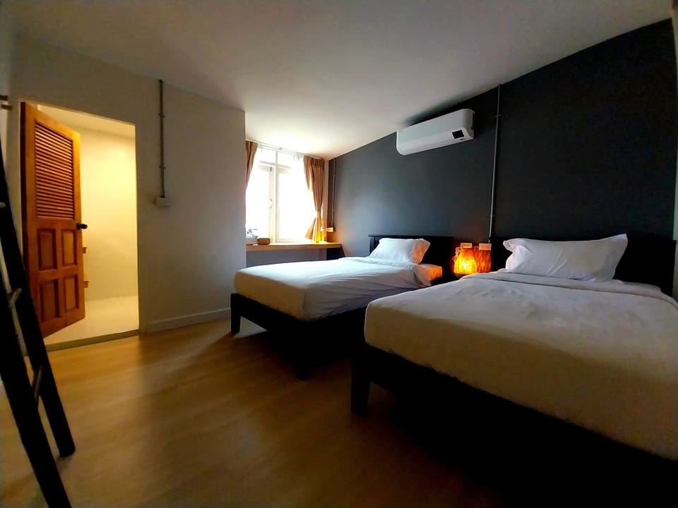 Twin Room | Desk, laptop workspace, free WiFi