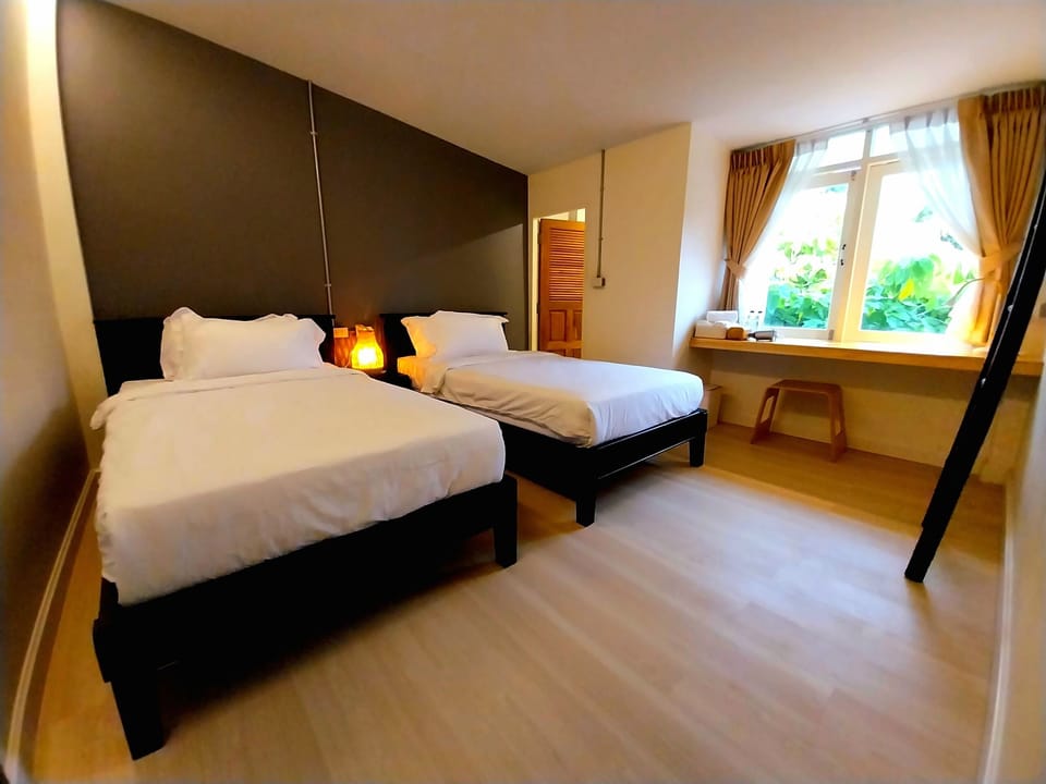 Twin Room | Desk, laptop workspace, free WiFi