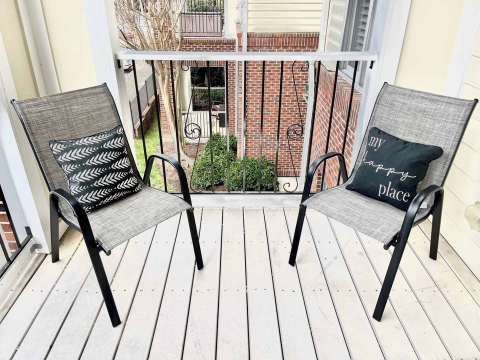 Charming private outdoor area with comfortable seating and a peaceful view. Ideal for relaxing moments, reading, or enjoying a drink outside.