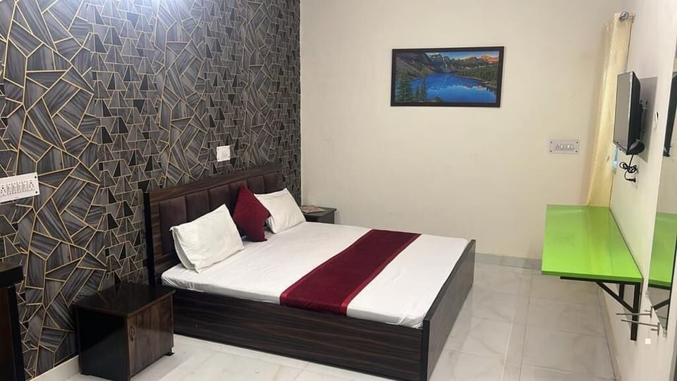 Deluxe Triple Room | Laptop workspace, WiFi (free)