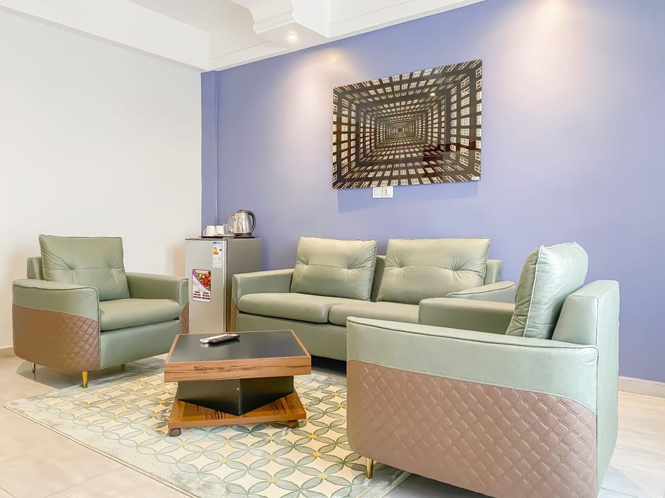Superior Suite, City View | Living area