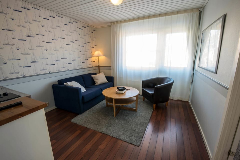 Family Room | Desk, iron/ironing board, cribs/infant beds, bed sheets