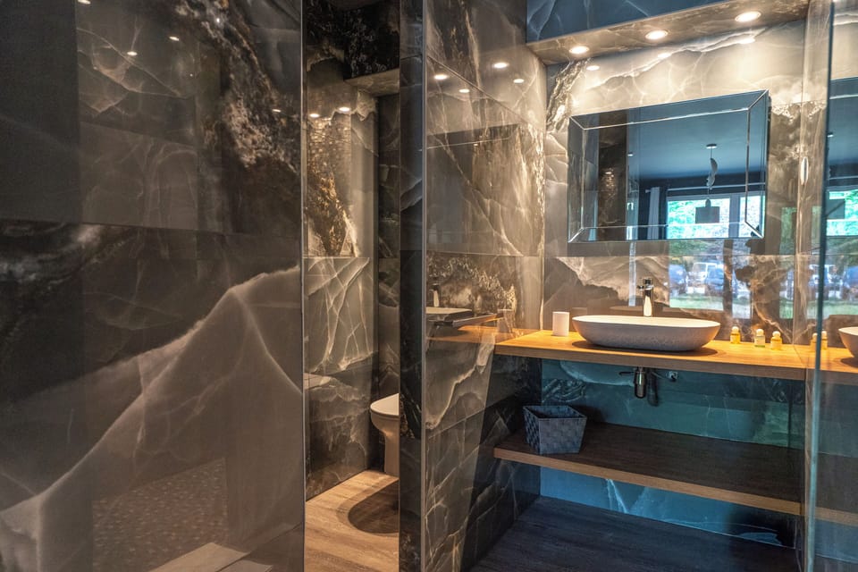 Deluxe Double Room | Bathroom