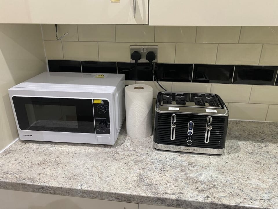 Mini-fridge, microwave, oven, stovetop