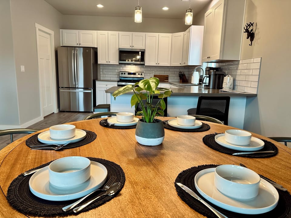 The table and bar can accommodate up to eight people total.