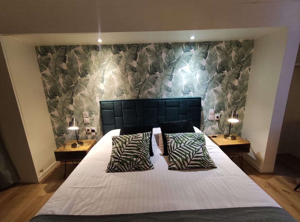 Quadruple Room | Desk, blackout drapes, soundproofing, iron/ironing board